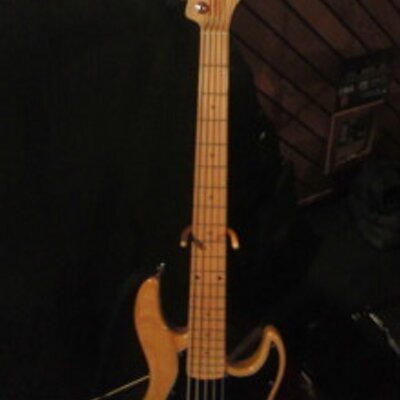 全裸でギター抱いて寝てたP